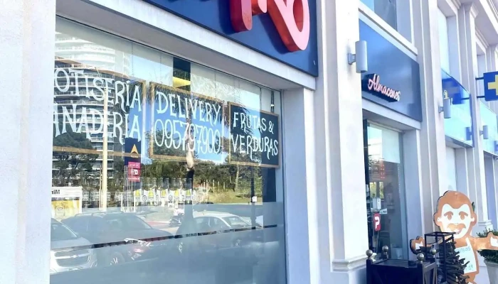 Kinko - Pedragosa Sierra Esquina Avda Roosevelt