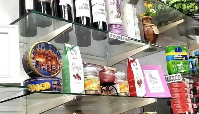 Kiosko Salon Fantasia   Regaleria Papeleria Abierto Ahora - Montevideo