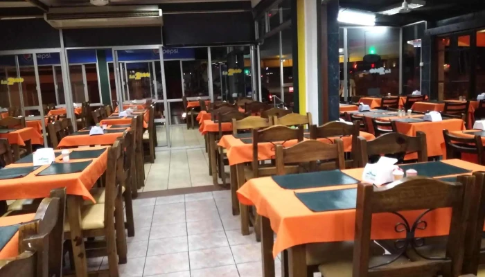 La 2000 -  Ambiente - Restaurante de Comida Rápida