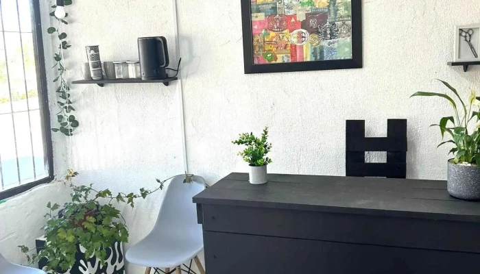 La Avenida Studio - Av. Flores