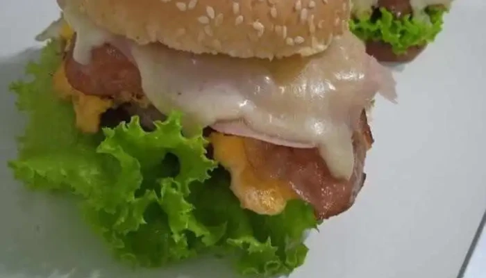 La Caleta Chiveteria:  Hamburguesa