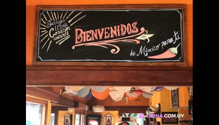 La Cantina Mexicana:  Pub