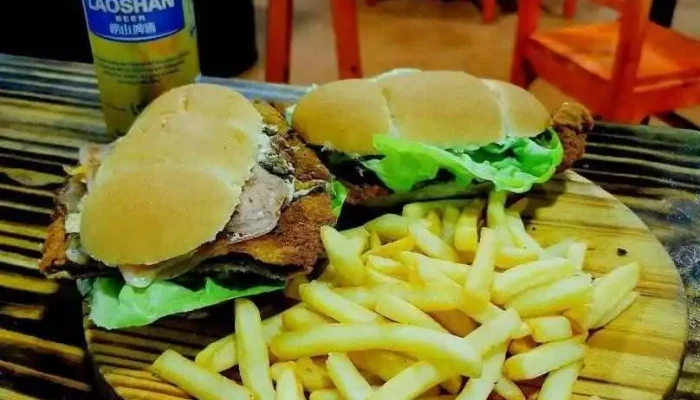 La Cantina Resto Bar:  Hamburguesa