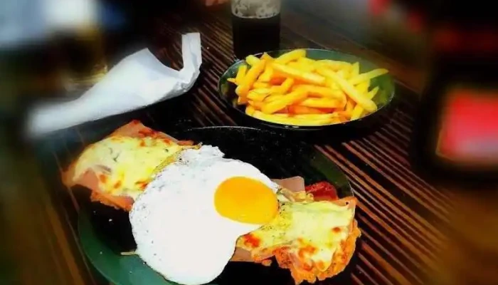 La Cantina Resto Bar:  Papas Fritas