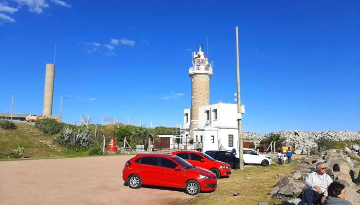 La Estacada:  Faro De Punta Carretas - Restaurante