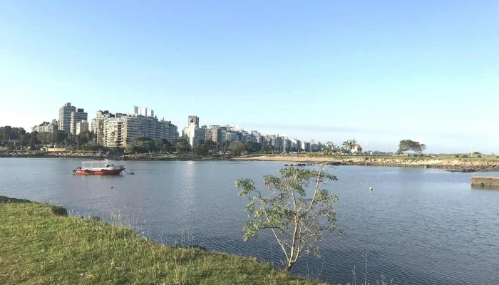 La Estacada:  Puerto Deportivo De Punta Carretas - Restaurante