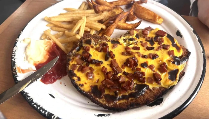 La Fonda:  Milanesas Y Croquetas Todo - Restaurante