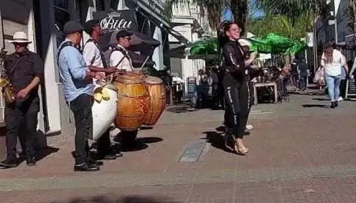 La Fonda:  Videos - Restaurante uruguayo