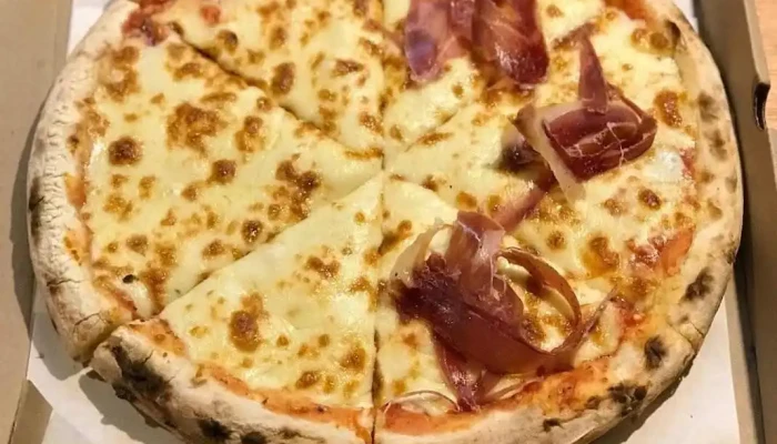 La Kampana:  Pizza