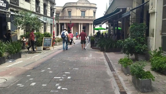 La Lupa Libros -  Precios - Montevideo