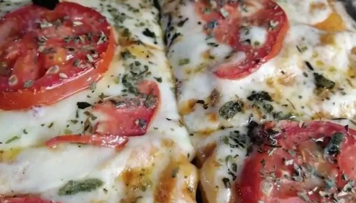 La Morocha Pizza:  Comida Y Bebida - Pizzería