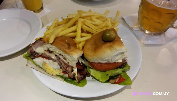 La Pasiva:  Chivito - Restaurante de comida rápida