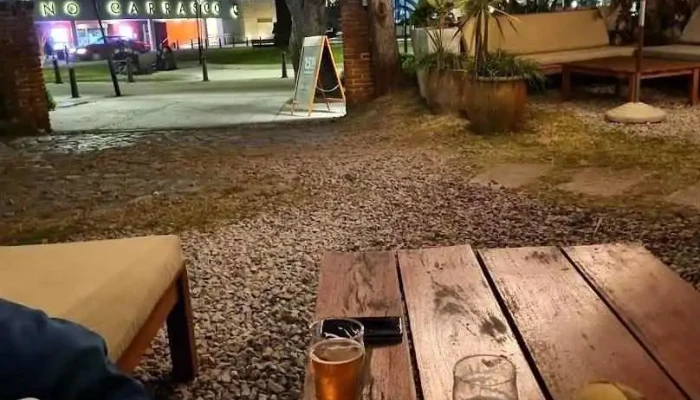 La Peatonal:  Ambiente - Cervecería al aire libre