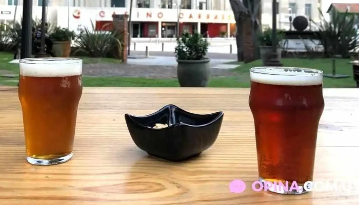 La Peatonal:  Comida Y Bebida - Cervecería al aire libre