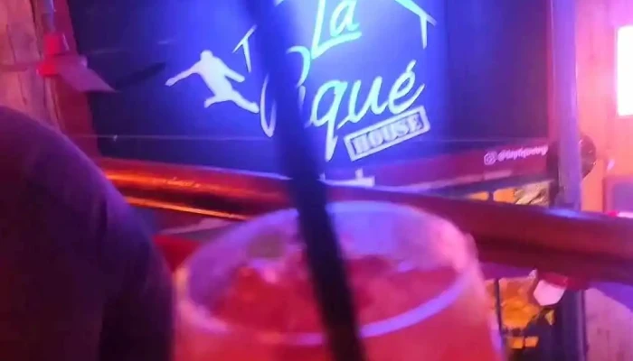 La Pique House Videos - Bar