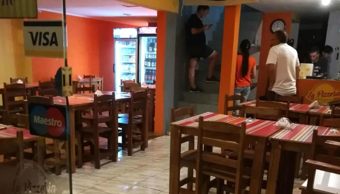 La Pizzeria Comentario 6 - Pizzería