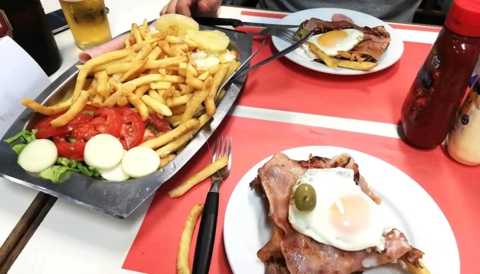 La Tortuguita:  Papas Fritas - Bar