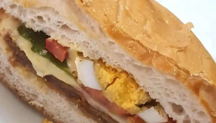 La Tuerca Chiviteria Sandwich De Pollo