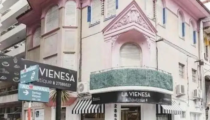 La Vienesa Boutique:  Todo - Cafetería