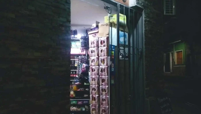 La Vineria:  Interior - Supermercado