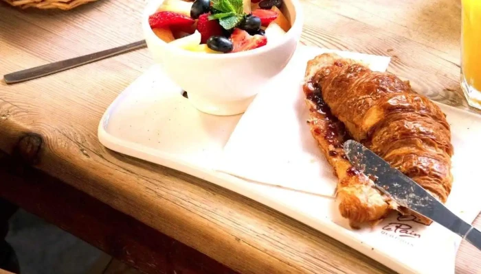 Le Pain Quotidien:  Croissant - Restaurante