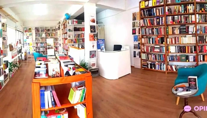 Libreria El Faro Interior - Librería