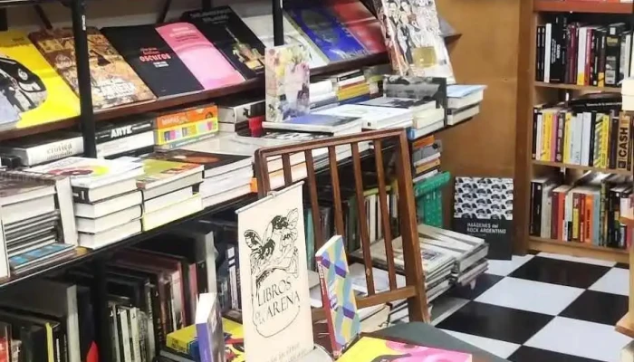 Libros De La Arena -  Estante De Libros - Montevideo