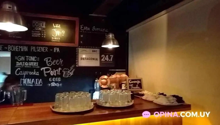 Lisa:  Burgers And Drinks Videos - Restaurante de comida rápida