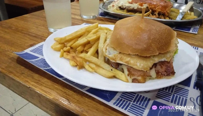 Lo De Ana:  Sandwich De Pollo - Restaurante de comida rápida