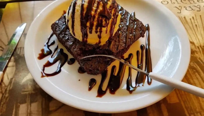 Los Yuyos:  Brownie - Restaurante especializado en barbacoa