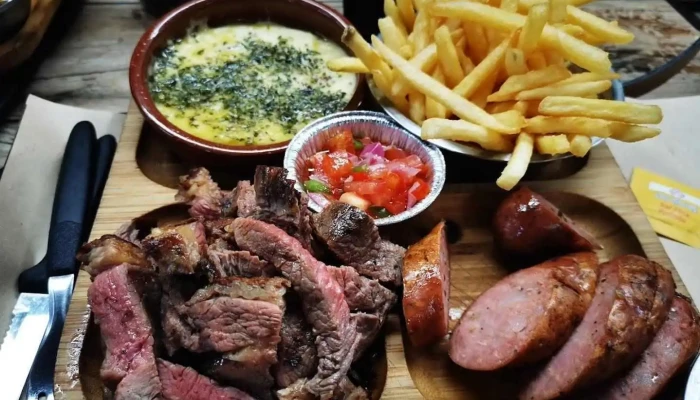 Lpm:  La Parrilla Del Mercado Comida Y Bebida