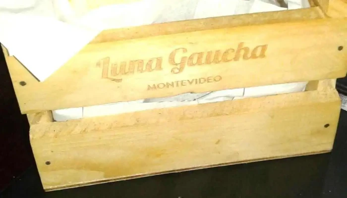 Luna Gaucha Comida:  Comidas Y Bebidas - Restaurante