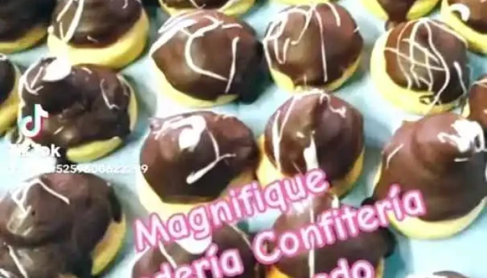 Magnifique Panaderia:  Comida Y Bebida