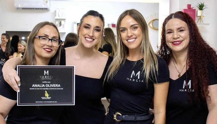 Marcia Makeup -    Maquilladora Profesional Cursos De Maquillaje Abierto Ahora - Montevideo