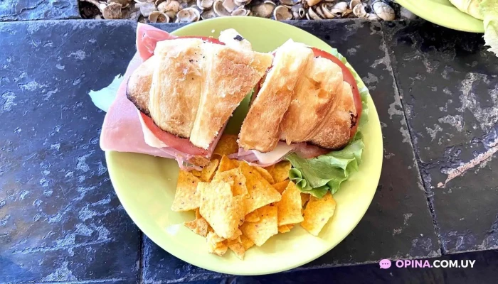 Medialunas Calentitas:  Comida Reconfortante