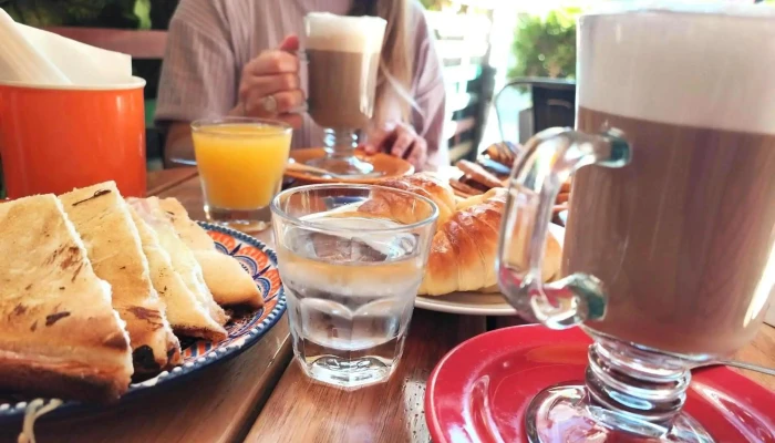 Medialunas Calentitas:  Comidas Y Bebidas - Pastelería francesa