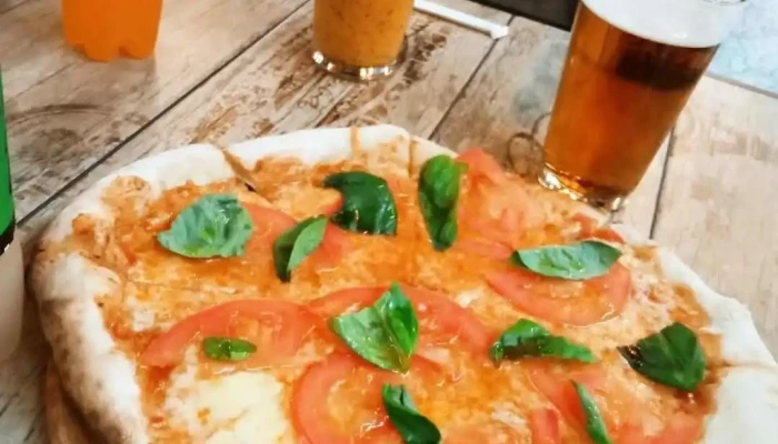 Mercado Del Prado:  Pizza - Zona de restauración