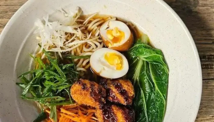 Mercado Del Prado:  Ramen - Zona de restauración