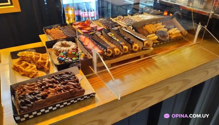 Mercado Ferrando:  Comida Y Bebida