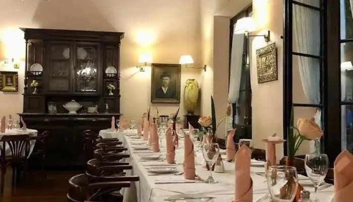 Meson De La Plaza Del Propietario - Restaurante