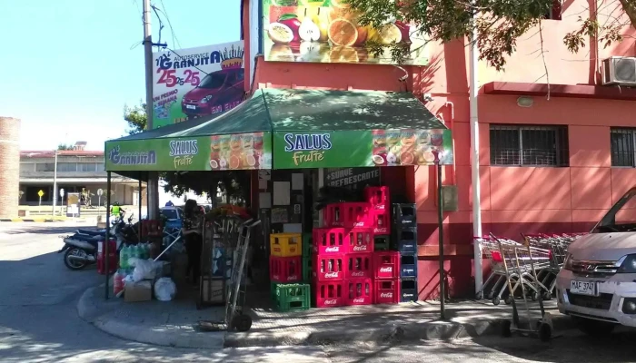 Mi Granjita:  Estacionamiento - Supermercado