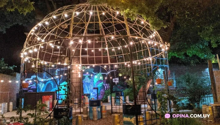 Mob Garden:  Montevideo - Bar