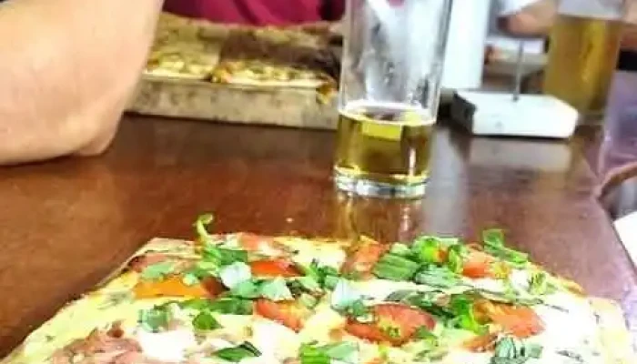 Modo Pizza:  Bar Erazo Comida Y Bebida - Pizzería