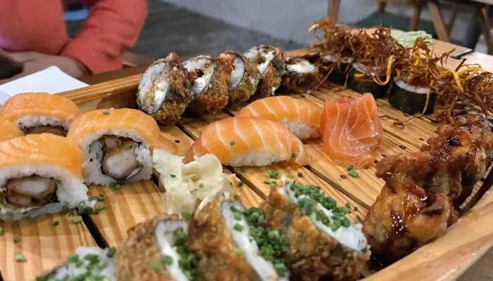 Moshi Moshi:  Sushi - Restaurante japonés