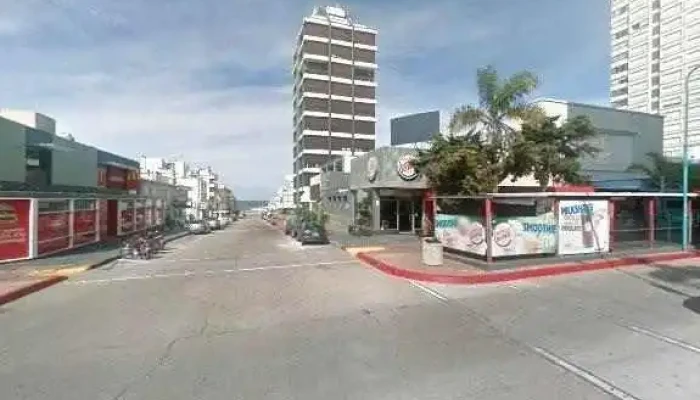 Mostaza:  Street View Y 360 - Restaurante de comida rápida