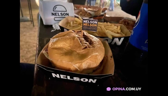 Nelson Burgers:  La Paloma