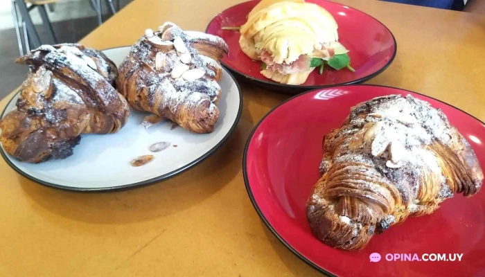 Obrador Social Club:  Croissant - Cafetería