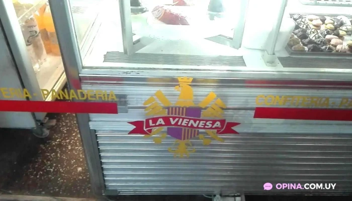 Panaderia La Vienesa Vitrina