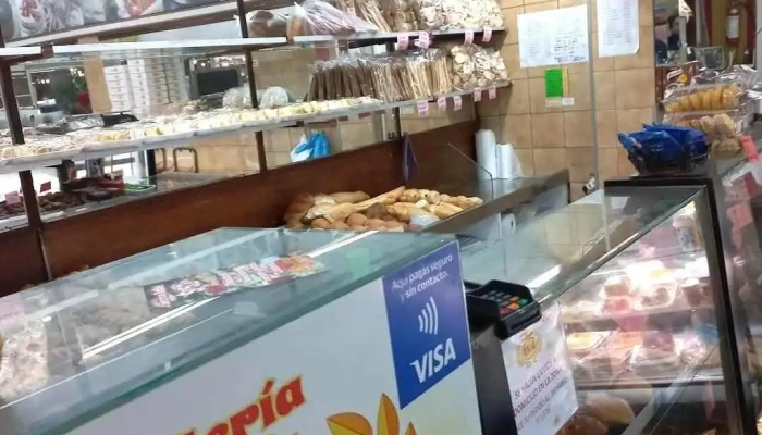 Panaderia Y Confiteria Calo Ambiente - Panadería