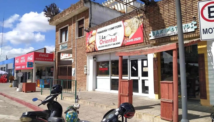 Panaderia Y Confiteria El Oriental:  Todo - Panadería